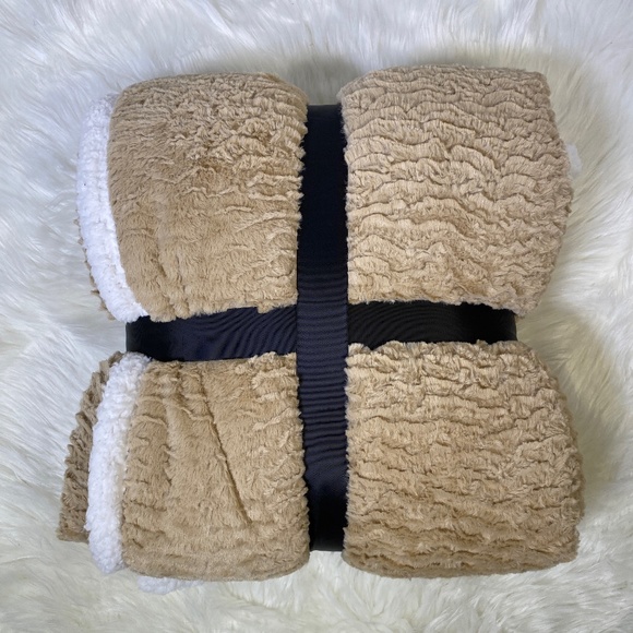⭐️SEE NEW LISTING⭐️Windswept Sand Micromink Sherpa - Picture 2 of 3